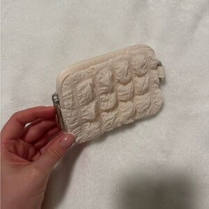 Mini Cream cloud pouch medicube